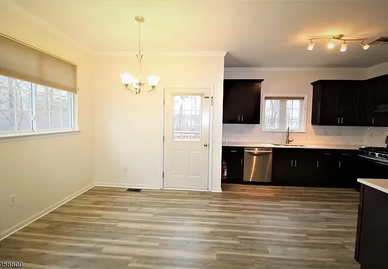 53 Hendrickson Dr — Photo 6