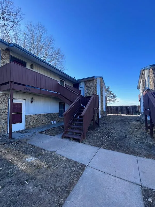 2 bed, 815 sqft, $825 — Photo 1
