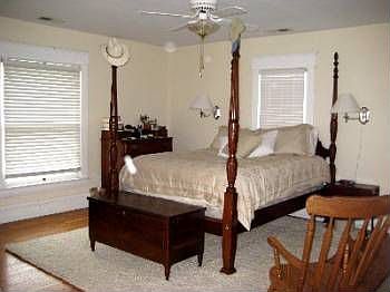 5th image of 10 Elmwood Pl