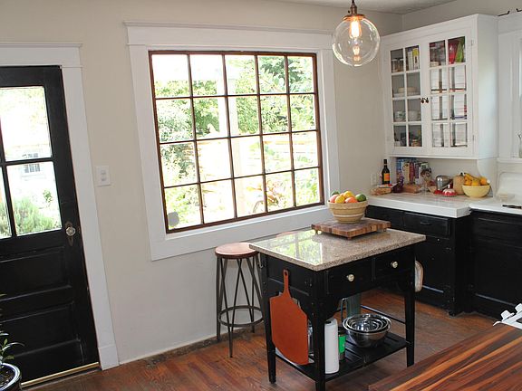 5th image of 906 W 49th St