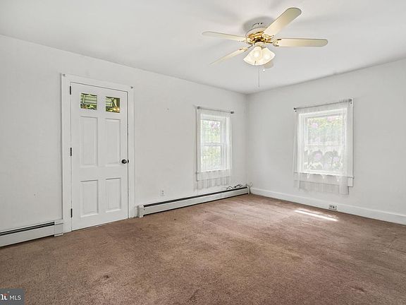 4th image of 646 Ridge Rd