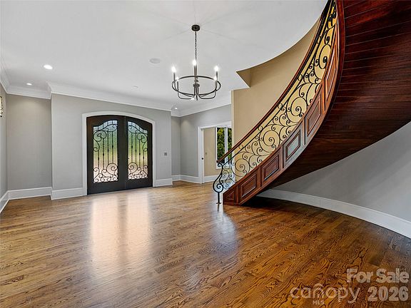 3rd image of 1090 Pearidge Rd