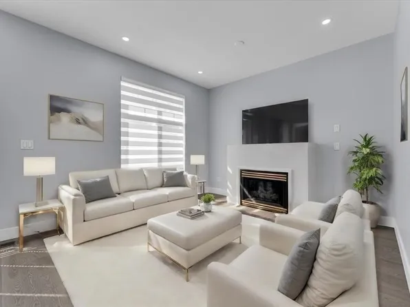 14852 58th Ave, Surrey, BC V3S 8W4