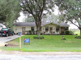 631 Meadowbrook Dr, El Campo, TX 77437