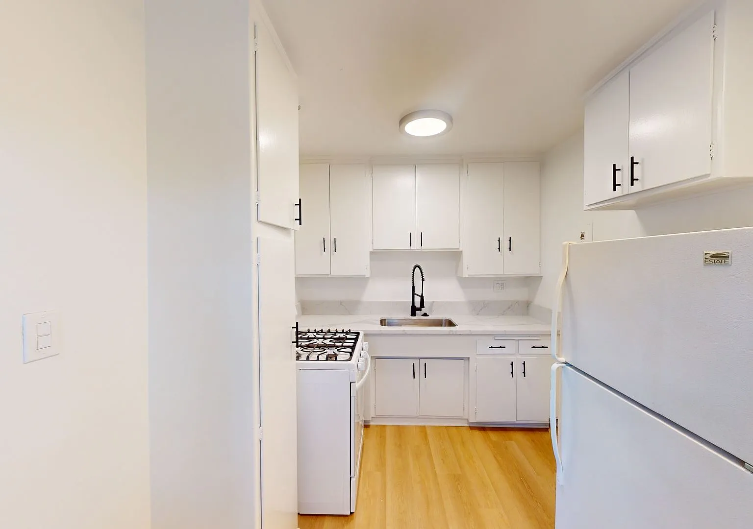 1001 N Gardner — Photo 2