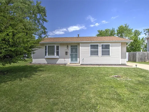 1936 Queen Mary Ct, Decatur, IL 62526