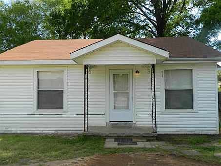 1st image of 615 Ellington St