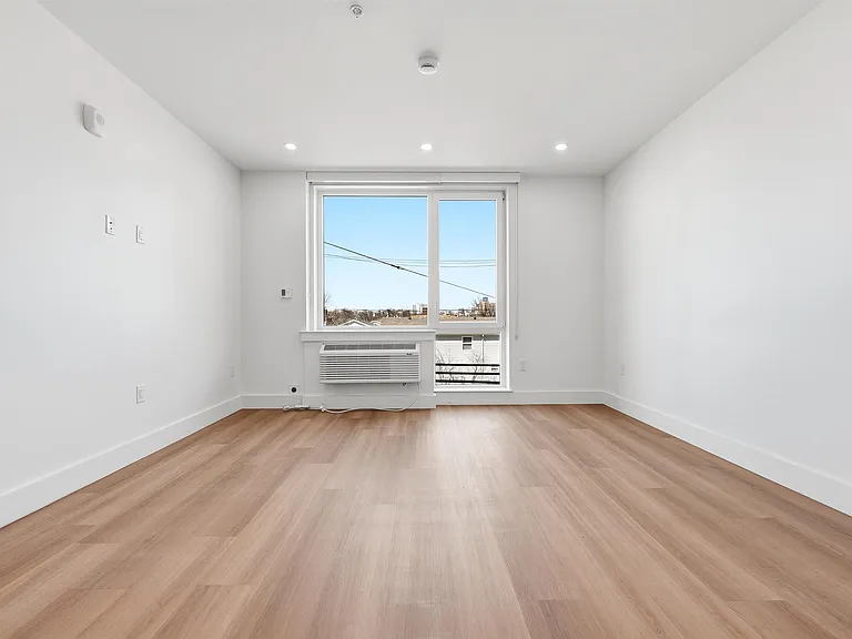 337 Johnston Ave #305 — Photo 4