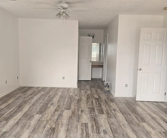30 Windy Point Dr — Photo 2