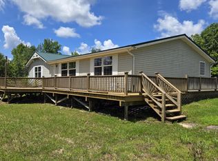 693 Windy Hill Rd, Campton, KY 41301