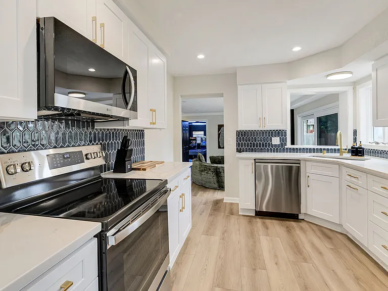 519 W Montclaire Ave — Photo 18