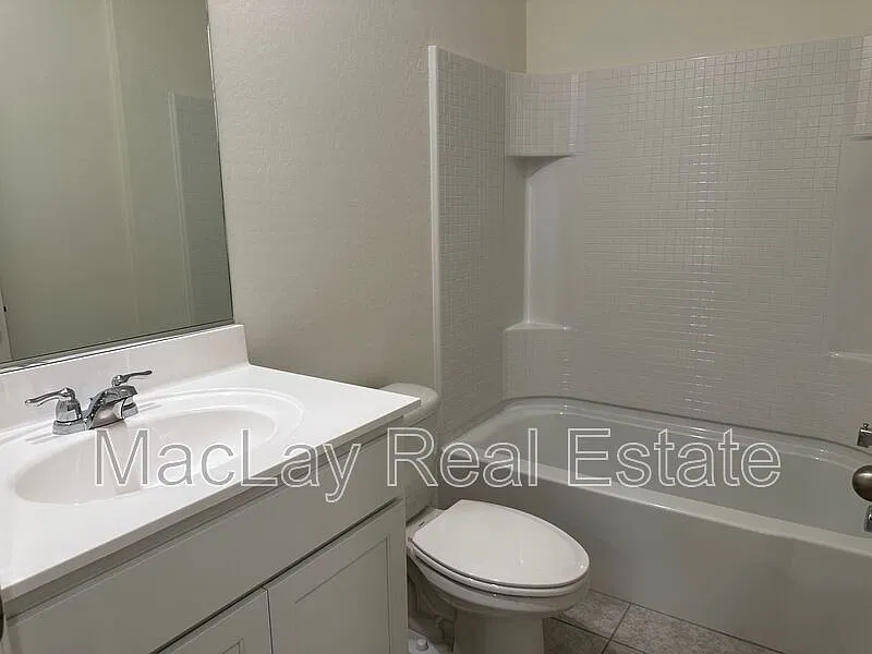 4 bed, 3.0 bath, 1912 sqft, $1,900 — Photo 2