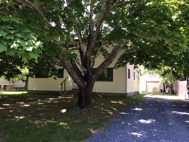 2nd image of 310 Willow Dr