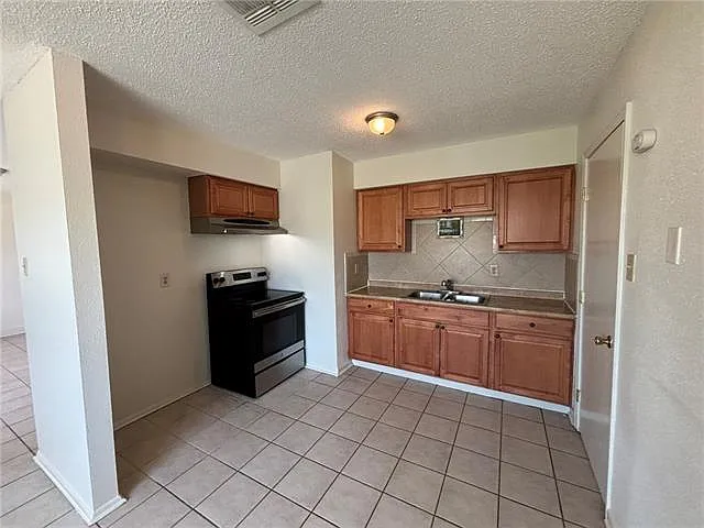 1145 Warren Dr — Photo 14