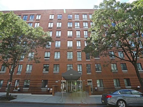 4th image of 410 W 53rd St APT 425