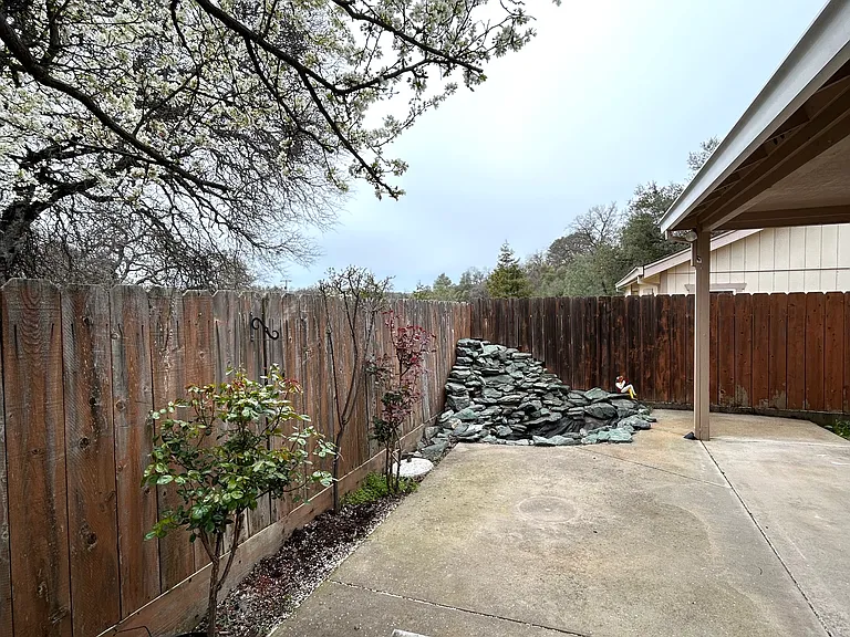 Country Ln — Photo 15