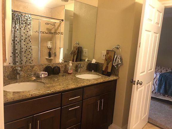 3rd image of 752 W Athens Blvd