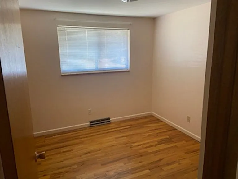 1242 Sumner St — Photo 9