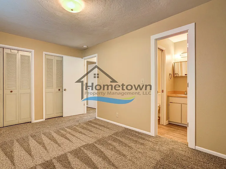 2432 & 2433 E Stowe Ct — Photo 38