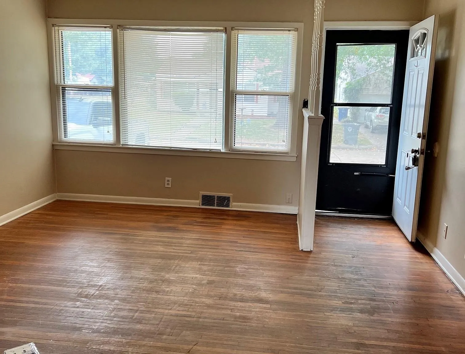 3 bed, 1000 sqft, $1,350 — Photo 3