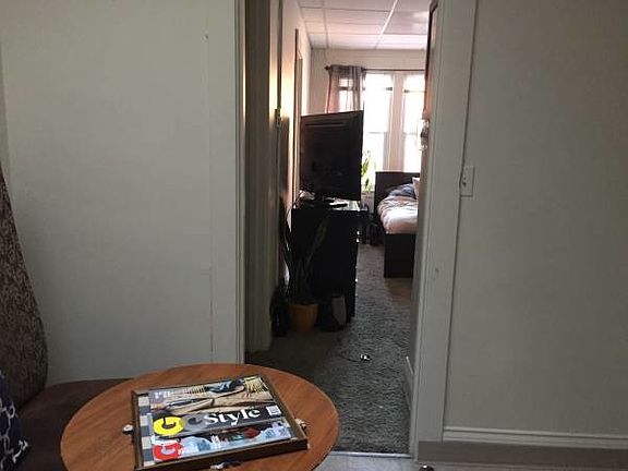 4th image of 129 E Grand River Ave