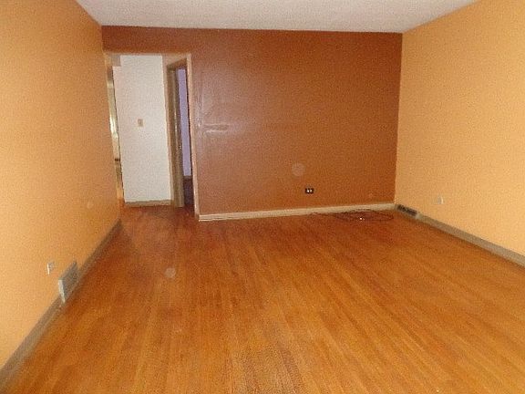 3rd image of 374 Jeffery Ave