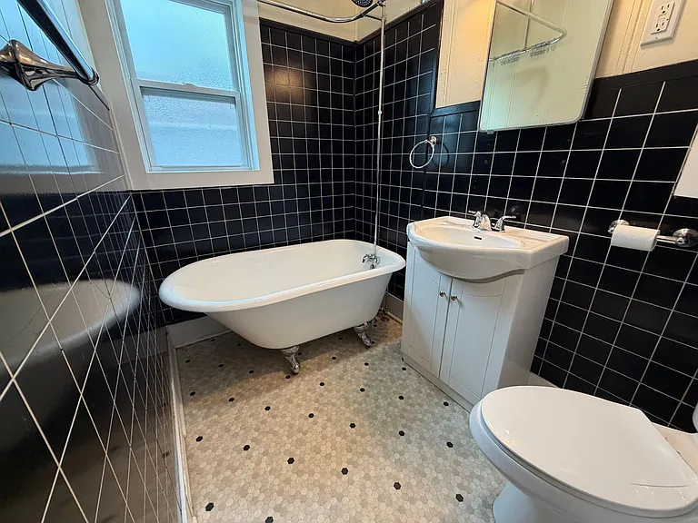 1626 Stoughton Ave — Photo 14