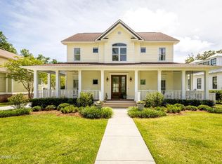 10 Mulberry Pl, Ocean Springs, MS 39564