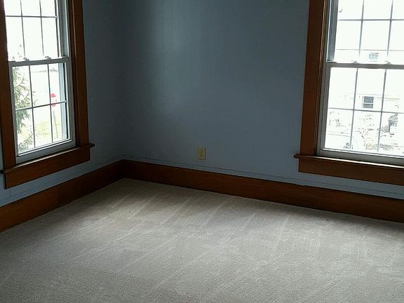 4th image of 216 N Church St