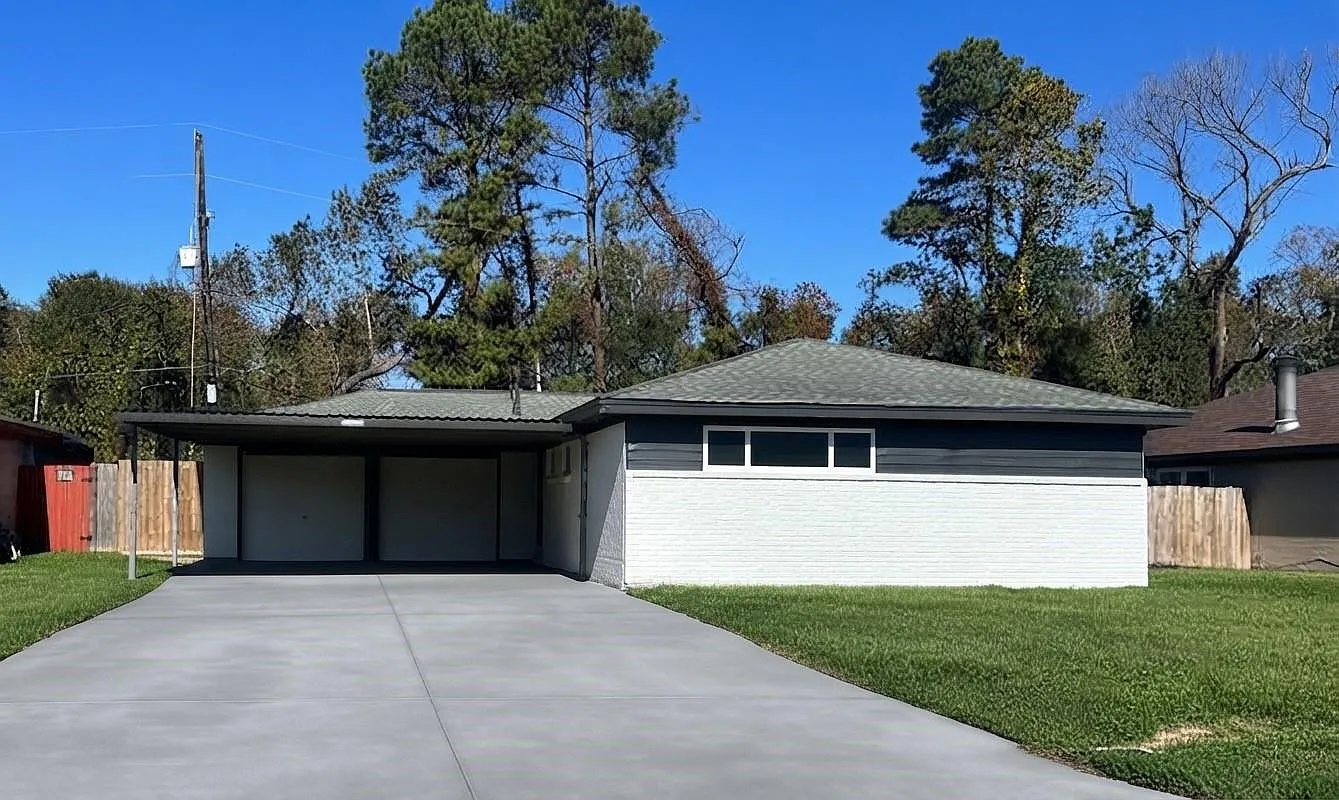 3 bed, 1.5 bath, 1163 sqft, $2,400 — Photo 1
