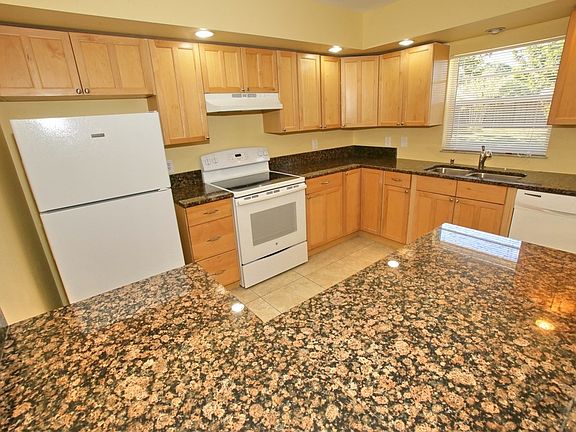 4th image of 658 SE Keyes St