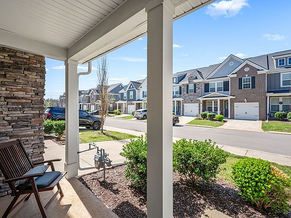 4th image of 3226 Brookberry Ln