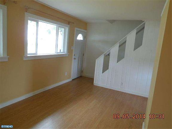 3rd image of 1104 E Willow Run Dr