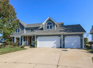 560 Louise Ct, Hinckley, IL 60520