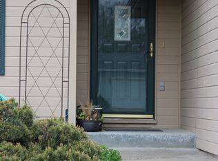 307 Sunset Ln, Maple Hill, KS 66507