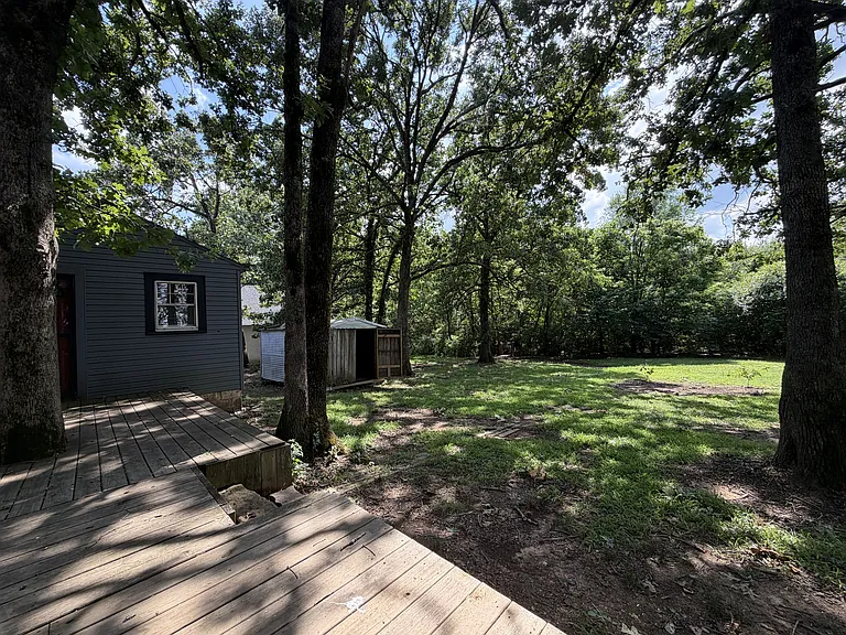 1095 S Ray Ave — Photo 22