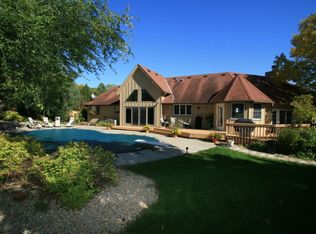 2750 Autumn Woods Dr, Chaska, MN 55318