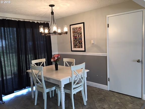 5th image of 802 SE 104th Ave