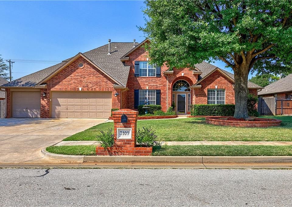 1st image of 3109 SW 105th Ter