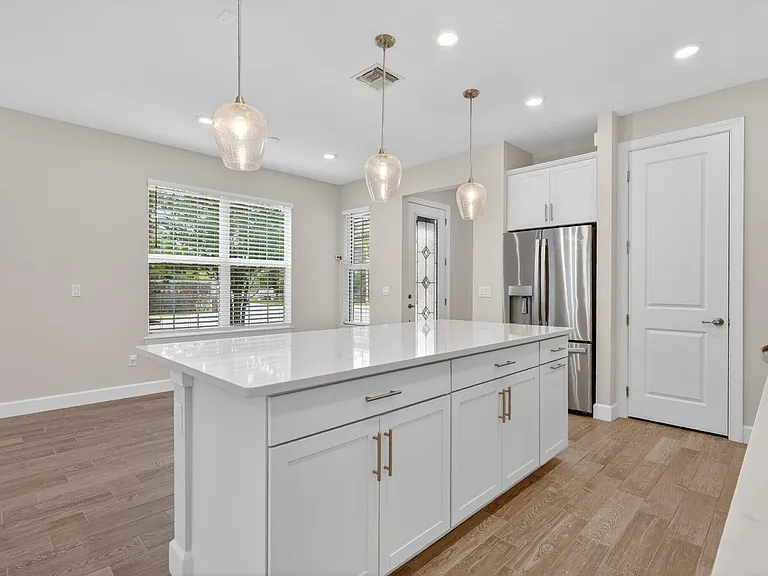 1887 SE Ocean Cove Way — Photo 13