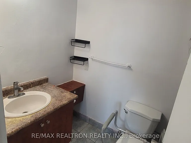 180 Markham Rd #504 — Photo 15