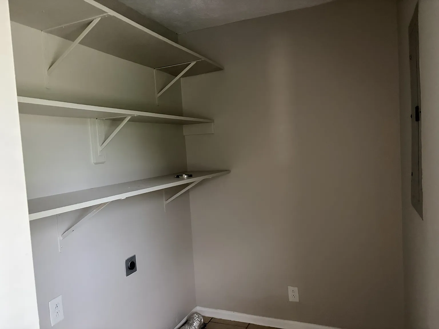 3 bed, 1000 sqft, $1,600 — Photo 4