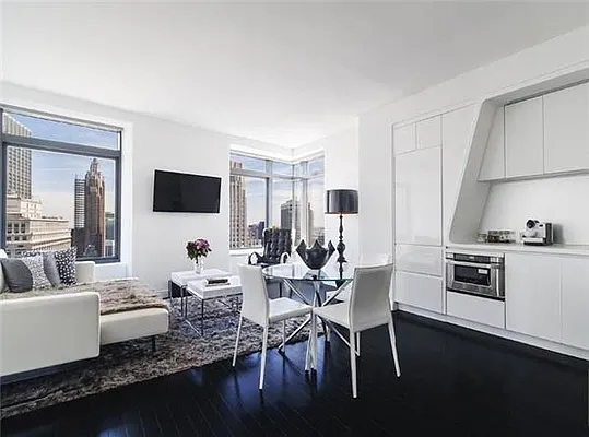 Sold by TNG Nassimi Realty | media 1