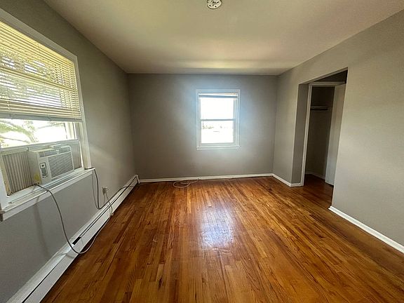 3rd image of 7-11 Byron St #18