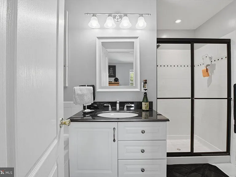 9944 Royal Commerce Pl — Photo 18