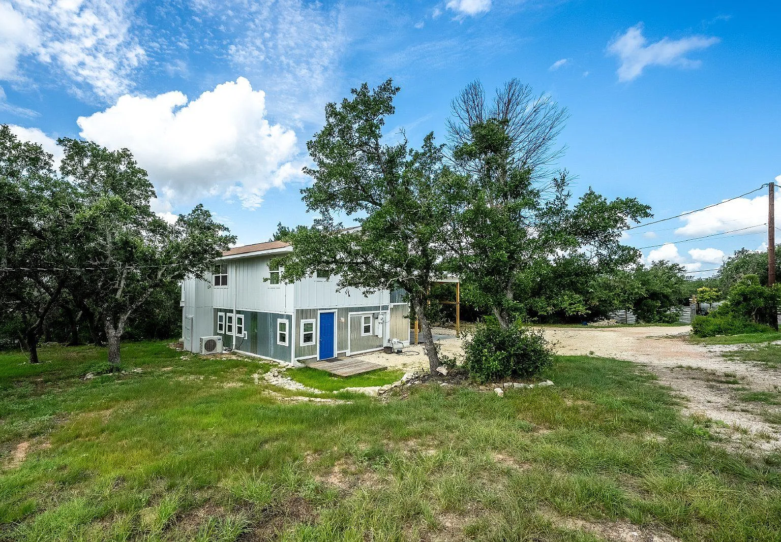 4 bed, 2.0 bath, 1620 sqft, $2,200 — Photo 2