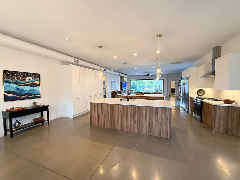1140 E Sheridan St — Photo 11