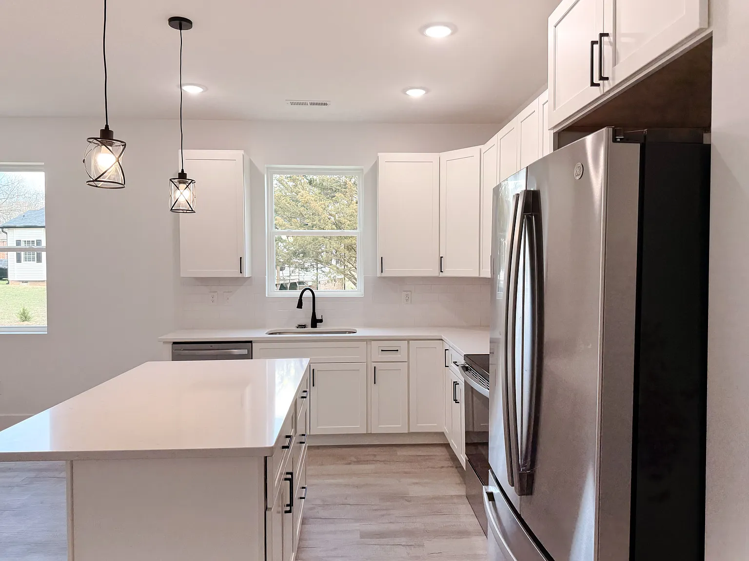 3 bed, 1300 sqft, $1,499 — Photo 4