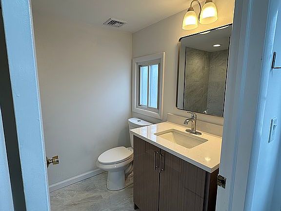 4th image of 123 W Tide Way