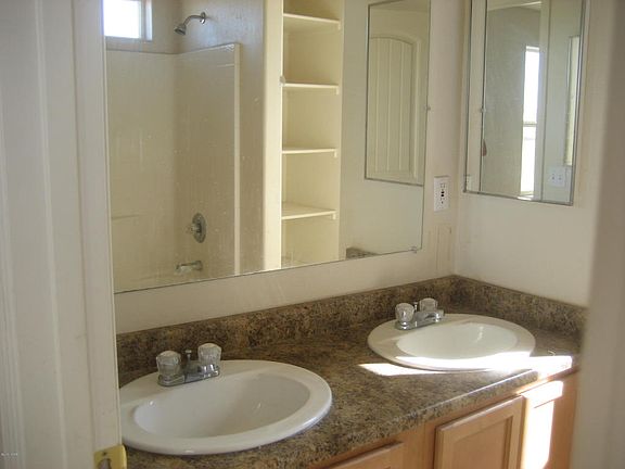 5th image of 1000 S Horseshoe Ln